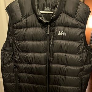 REI Men’s down puffer vest size XL